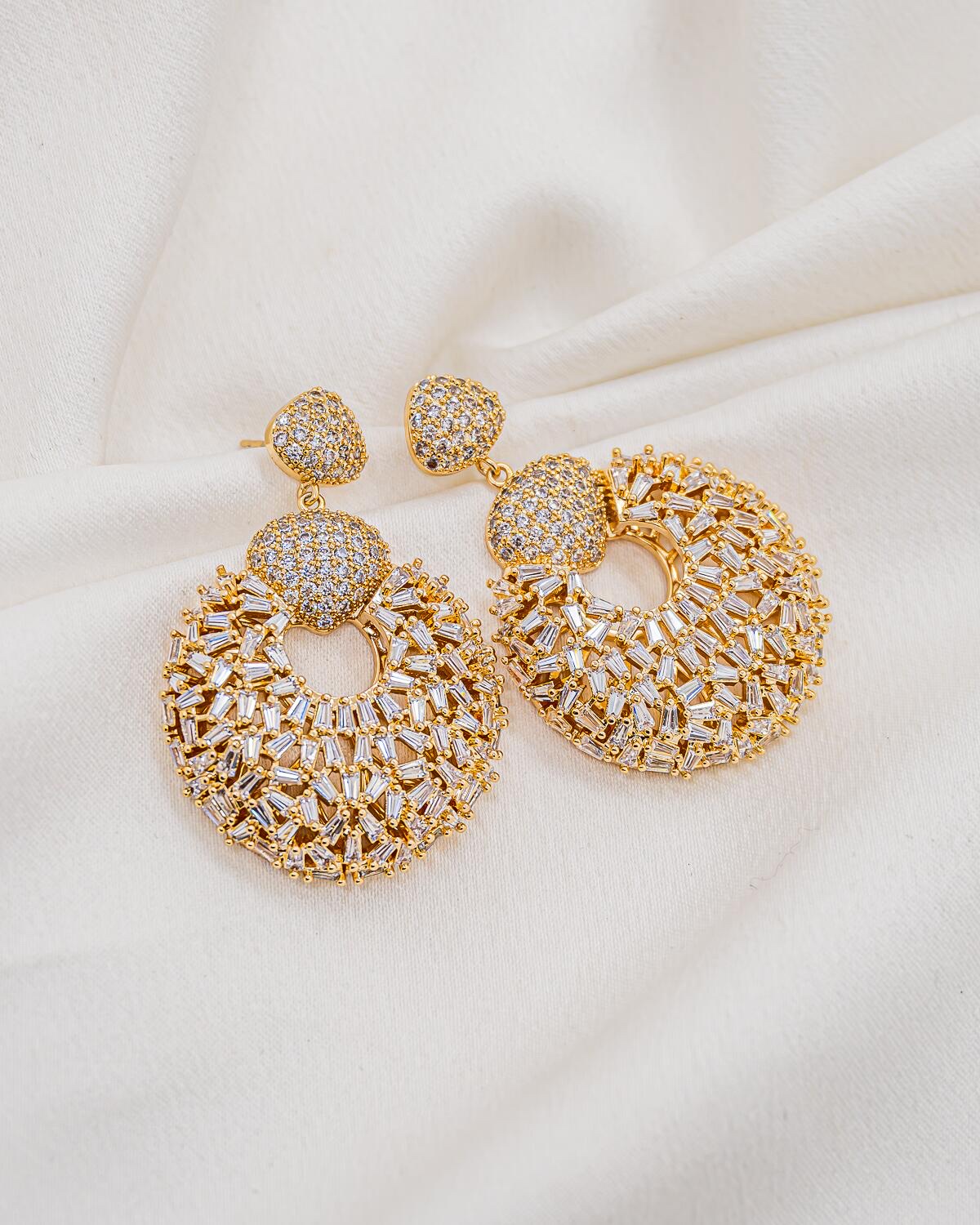 Maxi gold earrings, round baguette stone pendant and pavé-set oval base
