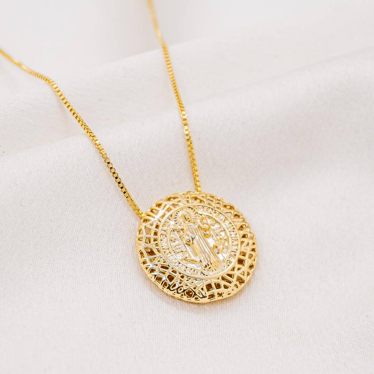 Gold Venetian Link Chain Necklace, Embossed Round Pendant with Standing Figure and Openwork Filigree Border