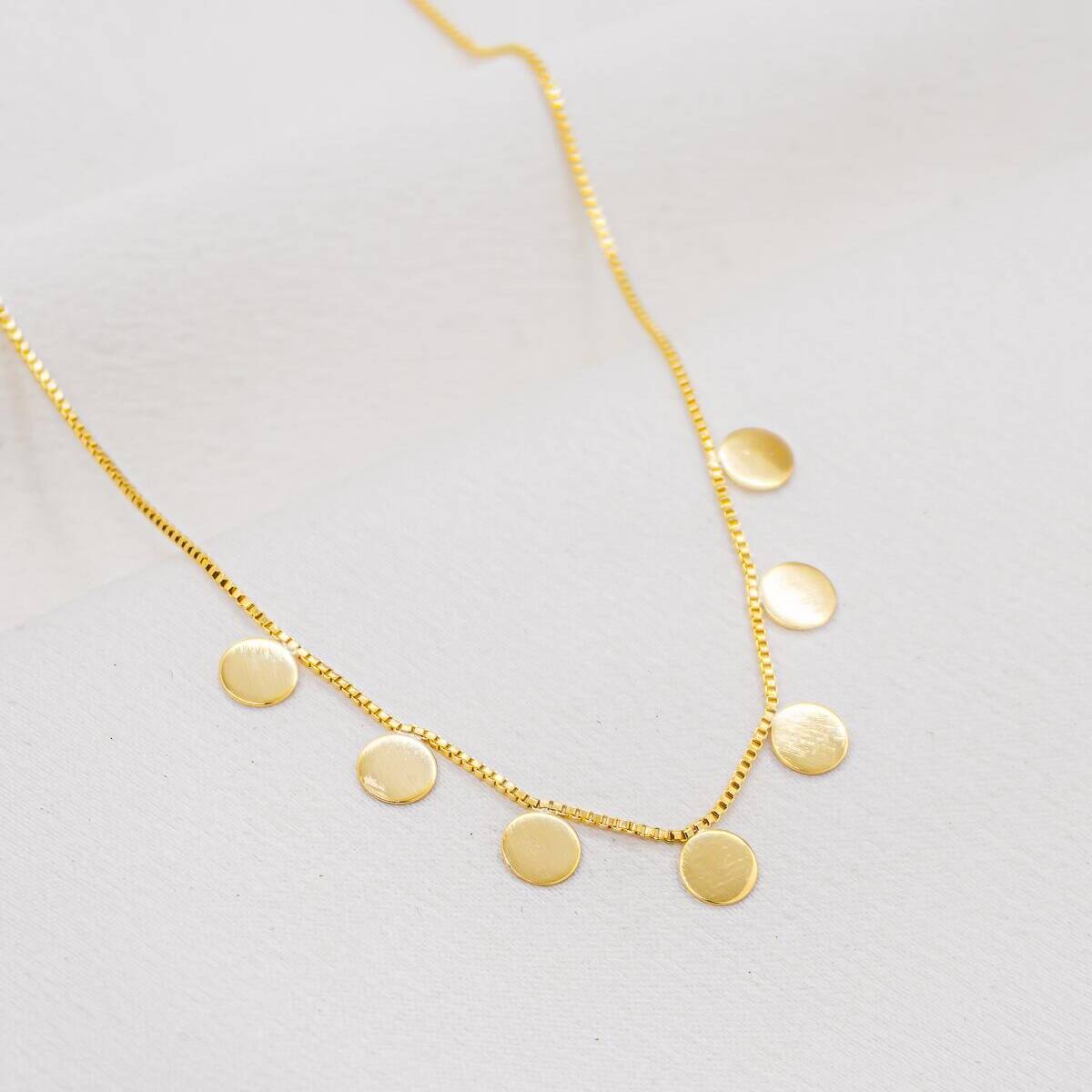 Gold necklace with fine Venetian chain and small suspended smooth round discs